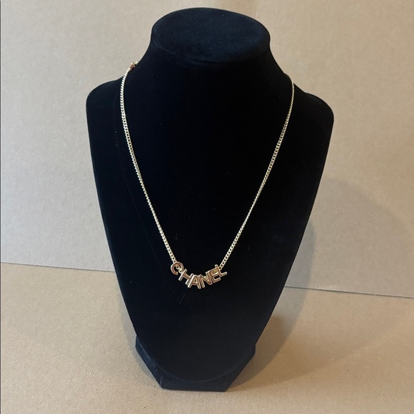 Authentic Chanel necklace - Picture 5 of 5